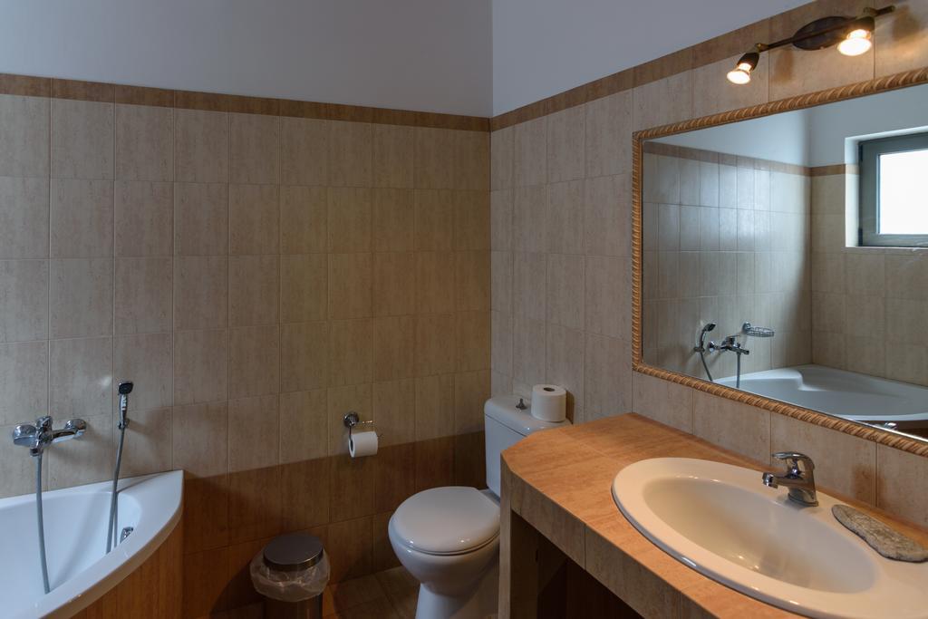 Makronas Apartments Kárystos Eksteriør bilde